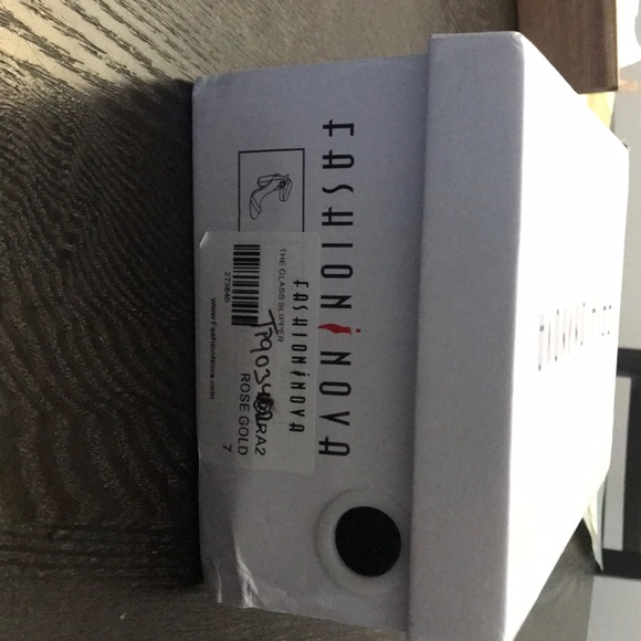 ❌❌ SOLD ❌❌FASHION NOVA 🧚🏻‍♂️ - Picture 3 of 5